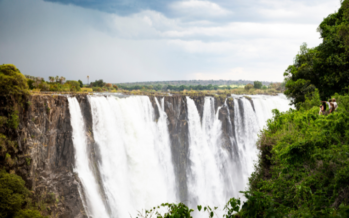 La imagen tiene un atributo ALT vacío; su nombre de archivo es Cascada-Zimbabwe-sudafrica-1.png